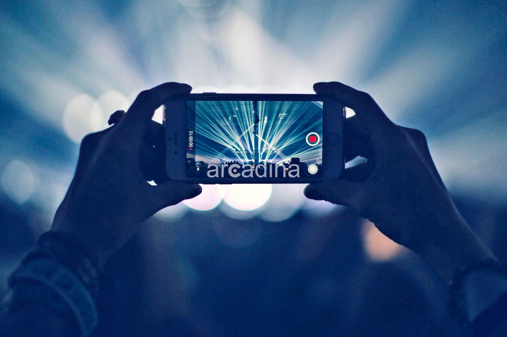 Lechuga y Ruiz - apple-1836071-1920.jpg